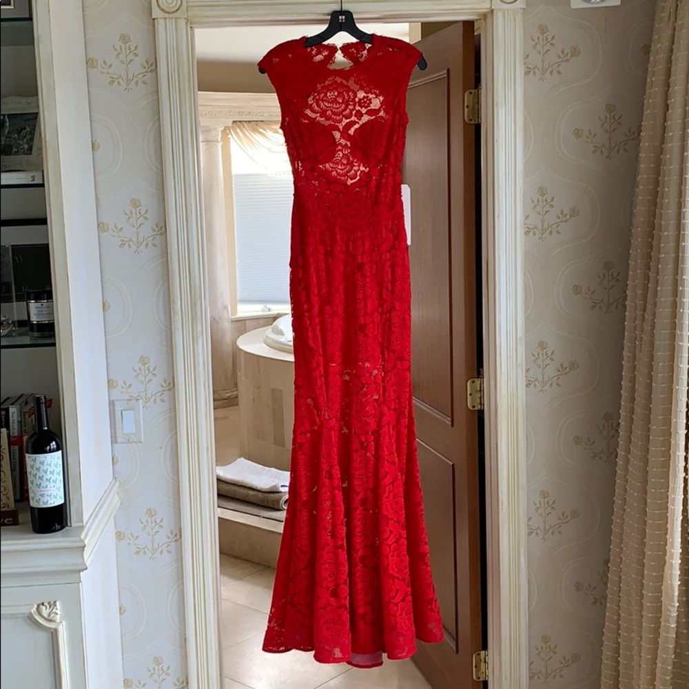 Allover lace backless gown